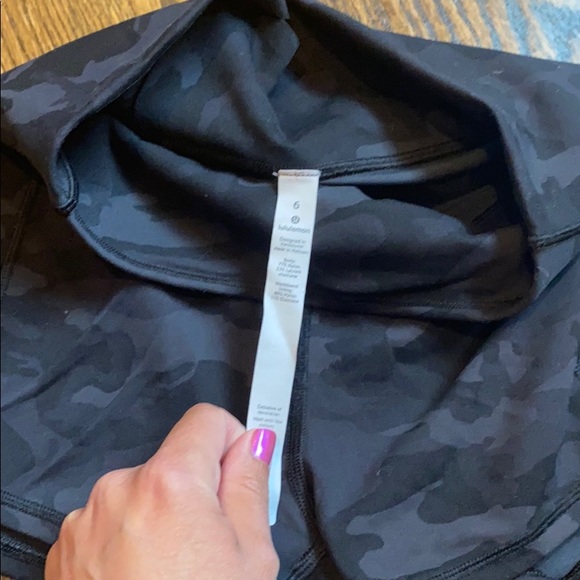 Lululemon shorts 6 - Picture 3 of 3